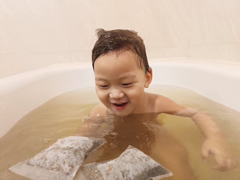 🌿森滋養艾草草本沐浴包讓寶寶洗澡也能被草本香氣溫柔擁抱