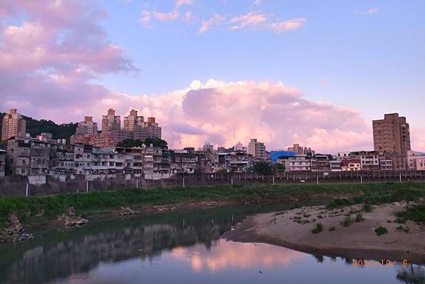 雲的倒影(於 景美溪)