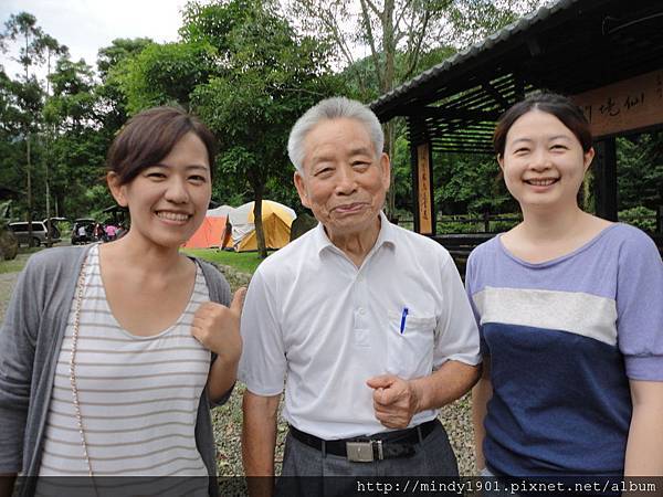 高齡82歲的張老師, 氣色紅潤, 給人很開朗的感覺, 應該也是因為居住在這好山好水的緣故吧!