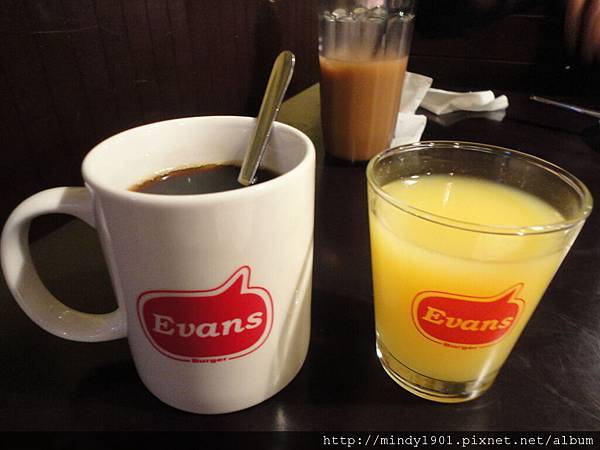 Brunch均附咖啡紅茶續杯及單杯柳橙汁或牛奶