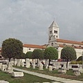古羅馬廣場The forum, 左邊是建立於9世紀的St. Donat Church & Archbishop's Palace, 右邊是Church and Monastery of St. Mary