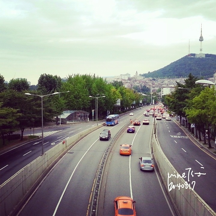 黎泰院class이태원 클라쓰綠莎坪行人天橋 /tmp/phpaozpAS