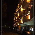 20071231 黃燈把建築物點綴的金碧輝煌