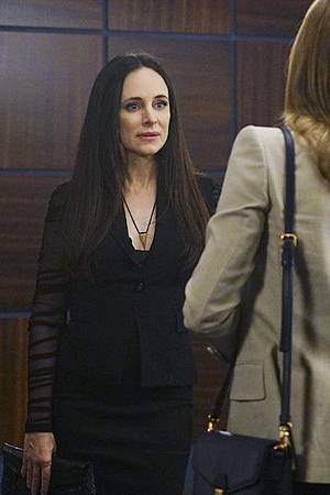 Revenge4x18 (25).jpg