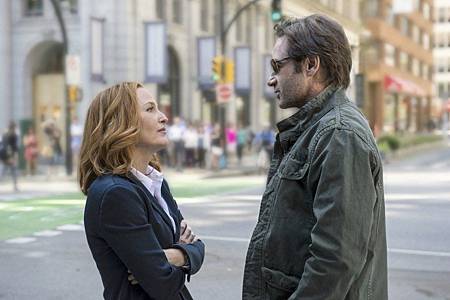 THE-X-FILES-10x01-2.jpg THE-X-FILES-10x01-2.jpg