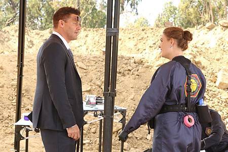 Bones 12x03-05.jpg Bones 12x03-05.jpg