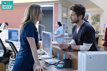 The Resident 2x1 (2).jpg The Resident 2x1 (2).jpg