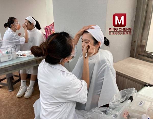 美容丙級模擬考全力衝刺中!! 美容丙級模擬考全力衝刺中!!