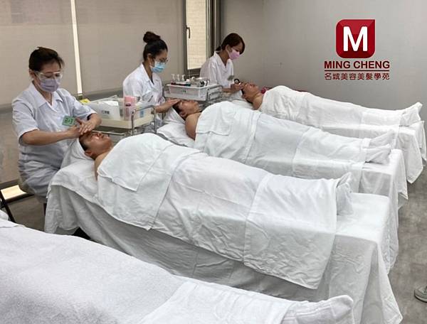 美容丙級模擬考全力衝刺中!! 美容丙級模擬考全力衝刺中!!