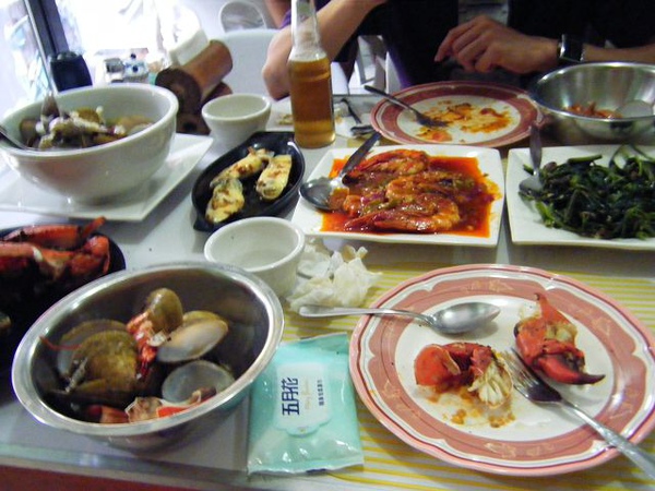 兩個人還打包回飯店當宵夜 兩個人還打包回飯店當宵夜