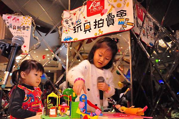 耶誕玩具拍賣會!_171226_0132.jpg 耶誕玩具拍賣會!_171226_0132.jpg