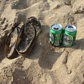 陽光 沙灘 啤酒 還有老娘ㄉ夾腳拖