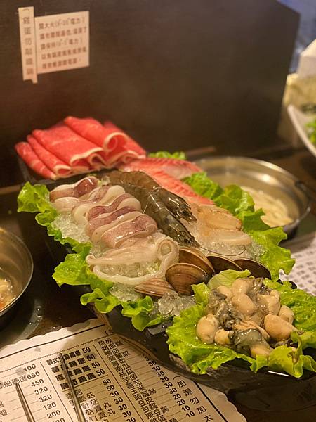 [食記] 大安區平價ＣＰ值之 王- 親勝小火鍋