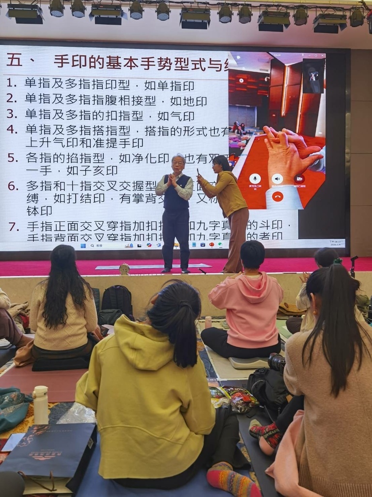 邱顯峰南京瑜伽呼吸法與身印法中級教師認證班精采回憶(一)