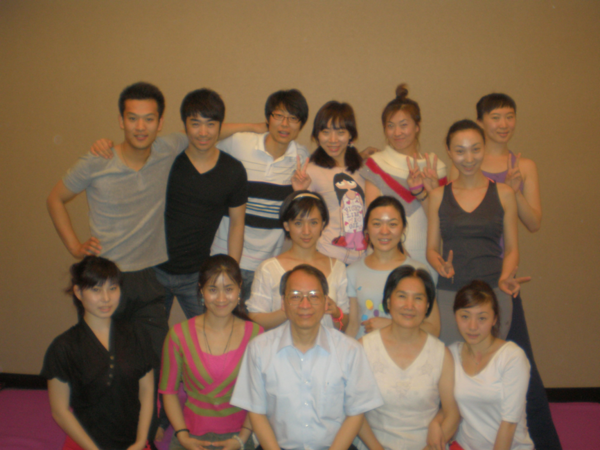 與瀋陽唯瑜伽教師群合照.png 與瀋陽唯瑜伽教師群合照.png
