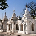 固都陶塔 Kuthodaw Pagoda