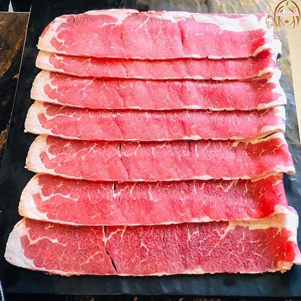 【福柒涮涮鍋】與福叁為姐妹，海鮮新鮮、肉質軟嫩，最重要的是不