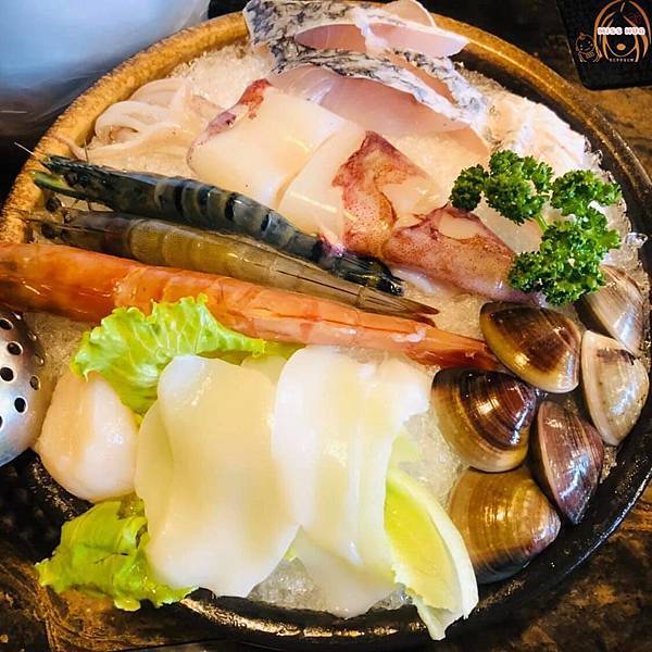 【福柒涮涮鍋】與福叁為姐妹，海鮮新鮮、肉質軟嫩，最重要的是不