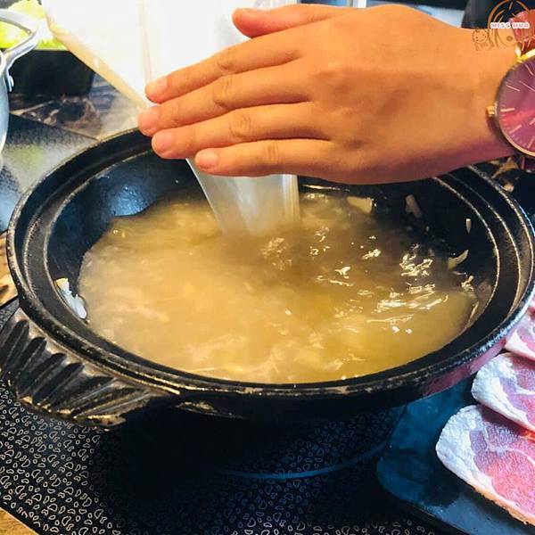 【福柒涮涮鍋】與福叁為姐妹，海鮮新鮮、肉質軟嫩，最重要的是不