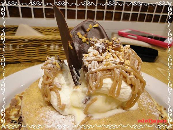 J.S PANCAKE CAFE~栗子堅果卡士達PANCAKE頭頂拍