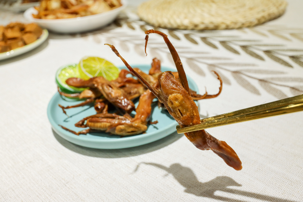 〖 宅配美食 〗戀鳳爪 周末小酌下酒菜 煙燻滷味鳳爪、豆干、鴨翅、脆腸、雞胗、鴨舌、豬耳絲讓你一次滿足 (20).jpg