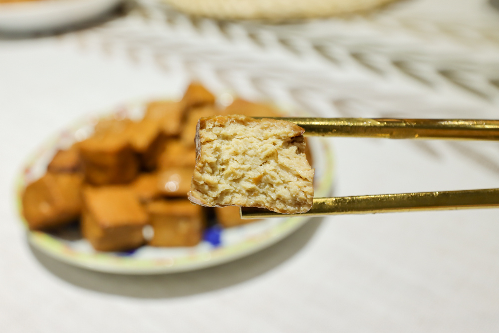 〖 宅配美食 〗戀鳳爪 周末小酌下酒菜 煙燻滷味鳳爪、豆干、鴨翅、脆腸、雞胗、鴨舌、豬耳絲讓你一次滿足 (19).jpg