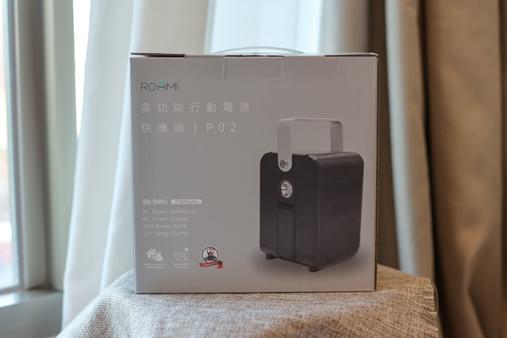 〖 3C 〗Roommi 多功能行動電源供應器 小電寶 超大容量 27000mAh 適合露營、照明、緊急求救、閱讀燈、幫各式電器充電 (13).jpg 試用