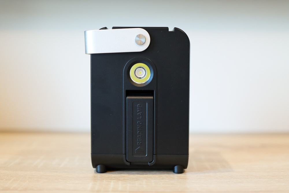 〖 3C 〗Roommi 多功能行動電源供應器 小電寶 超大容量 27000mAh 適合露營、照明、緊急求救、閱讀燈、幫各式電器充電 (16).jpg 試用