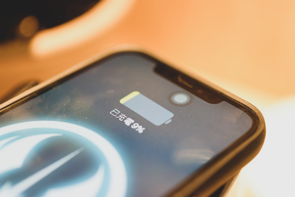 〖 3C 〗Roommi 多功能行動電源供應器 小電寶 超大容量 27000mAh 適合露營、照明、緊急求救、閱讀燈、幫各式電器充電 (27).jpg 試用