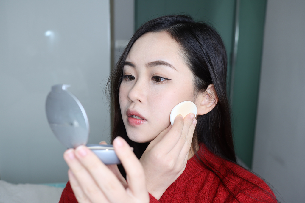 ［底妝］KRYOLAN 歌劇魅影 3D+防盜底妝 口罩偷不走的小臉妝 七秒修顏粉餅、光影三效粉霜 (28).jpg