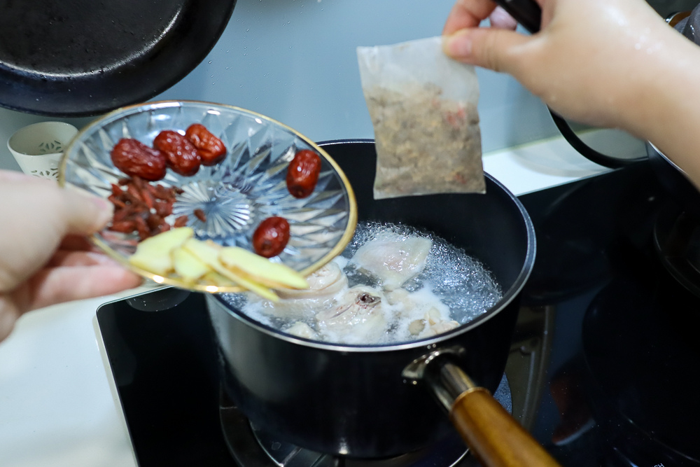 〖 保健 〗翰方御品 漢方養生五行茶 沒有中藥味的超好喝養生茶 天天喝調整體質超輕鬆！產後媽媽調理推薦玫瑰四物茶、黃耆元氣茶 喝出好氣色與滿滿活力 (1).jpg