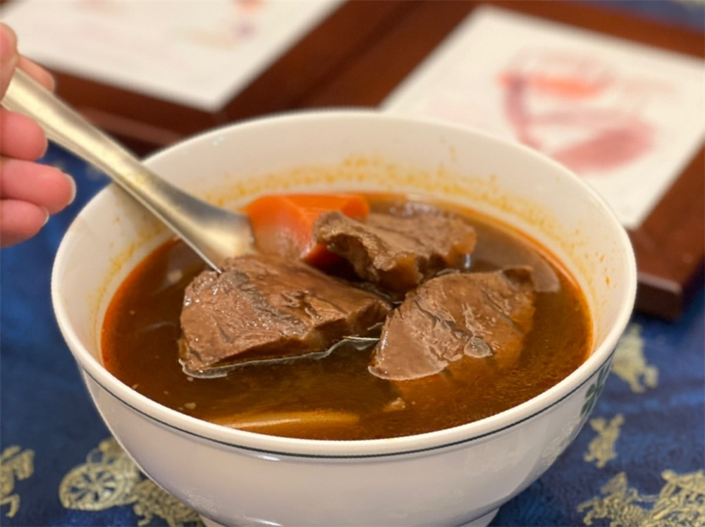 有春茶館 冷凍宅配 宅配美食 高麗菜水餃 開箱 心得 牛肉湯 滷豆干 (8).jpg