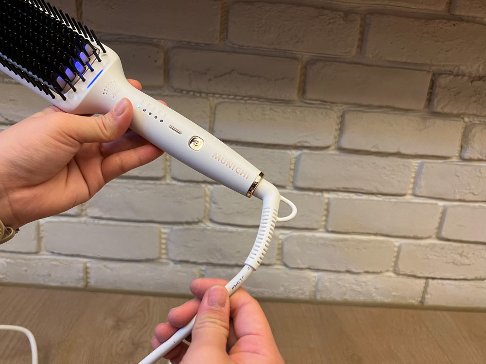 16〖造型器開箱〗MUNICHI 沐尼黑 ION負離子溫控直髮梳 升溫速度超快!及腰長髮五分鐘搞定頭髮造型.jpg 16〖造型器開箱〗MUNICHI 沐尼黑 ION負離子溫控直髮梳 升溫速度超快!及腰長髮五分鐘搞定頭髮造型.jpg