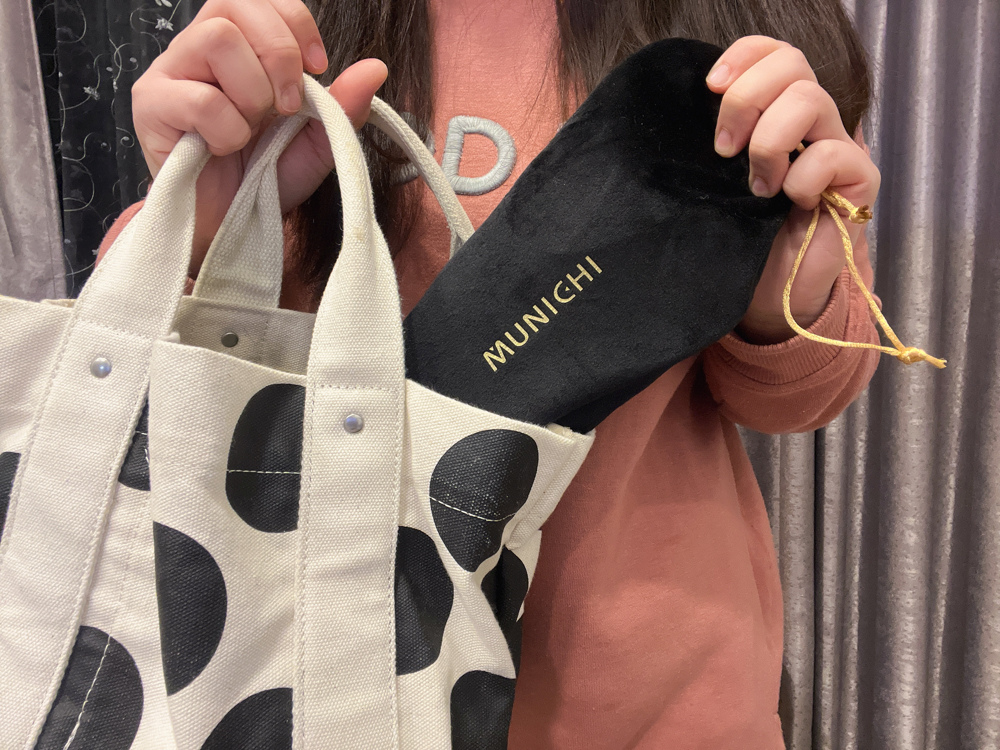 25〖造型器開箱〗MUNICHI 沐尼黑 ION負離子溫控直髮梳 升溫速度超快!及腰長髮五分鐘搞定頭髮造型.jpg 25〖造型器開箱〗MUNICHI 沐尼黑 ION負離子溫控直髮梳 升溫速度超快!及腰長髮五分鐘搞定頭髮造型.jpg