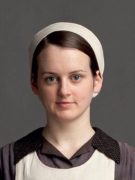 Downton_Abbey_s3_Daisy_001_FULL.jpg