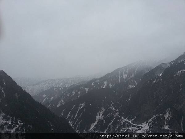 煙雨濛濛...很大雨...什麼都看不清...