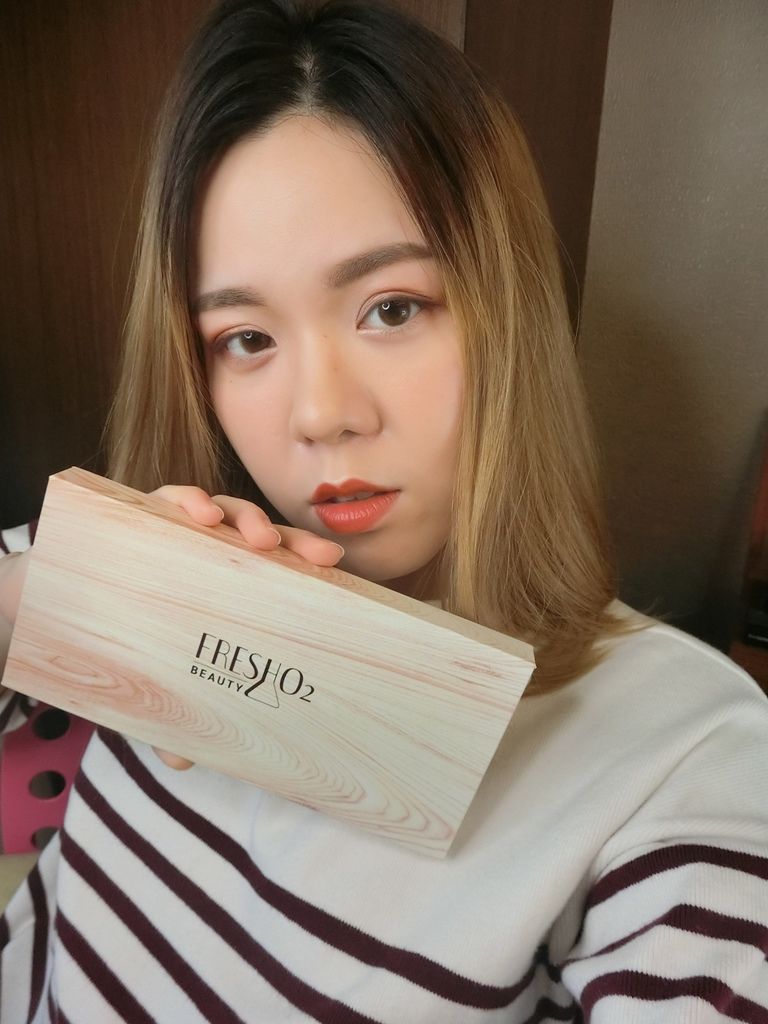 CIMG7725.JPG 彩妝 ▍打造零毛孔底妝FRESHO2♥夢幻校色飾底乳+文青木紋系12色礦物眼影盤