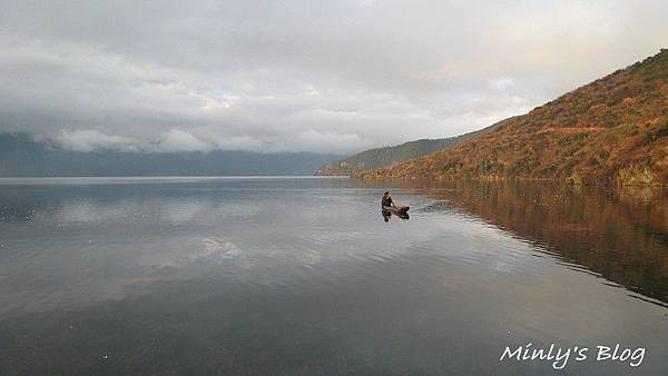 07-008 瀘沽湖清晨.jpg