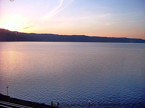 950701-從房間窗戶看出去的洞爺湖的夕陽.jpg