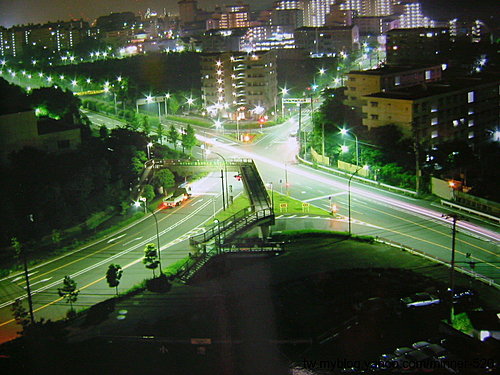 翻拍自明信片上東京深夜的街景.jpg