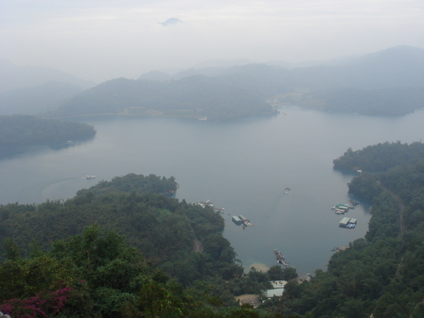 從慈恩塔看日月潭風景-1