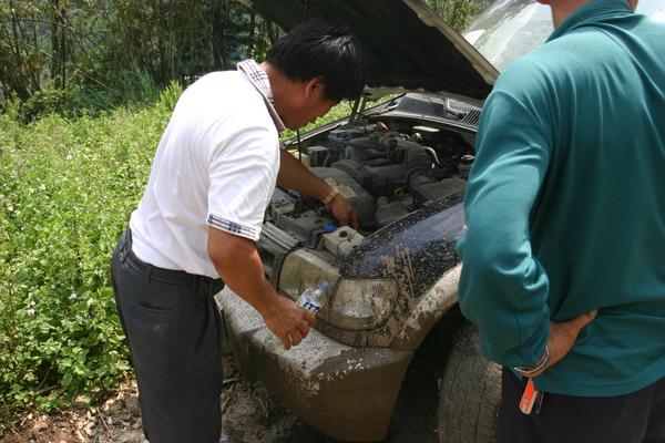 KIA的Sportage 四輪傳動版水箱過熱了