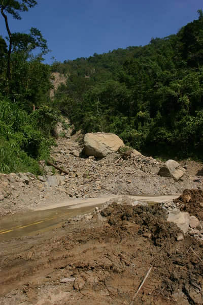 山美產業道路落石