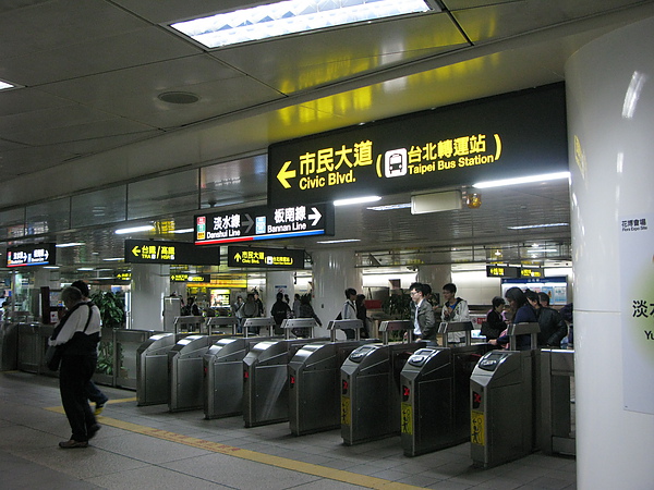 捷運台北車站通往台北轉運站之標示