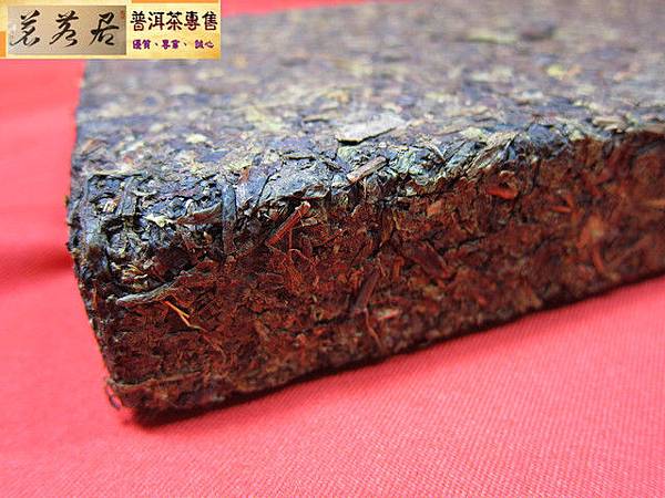 12年中茶黑茶園金花茯磚800公克 (5)