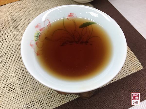 16年潤元昌陳皮普洱金絲單泡裝茶湯 (8).jpg