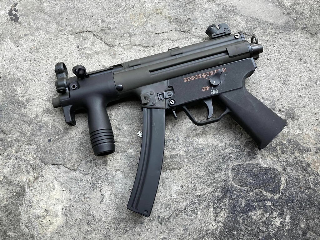 BOLT MP5K EBB後座力 電動槍 衝鋒槍 鋼製槍身 磷酸鹽 台北槍店 生存遊戲專賣 義勇兵.jpg