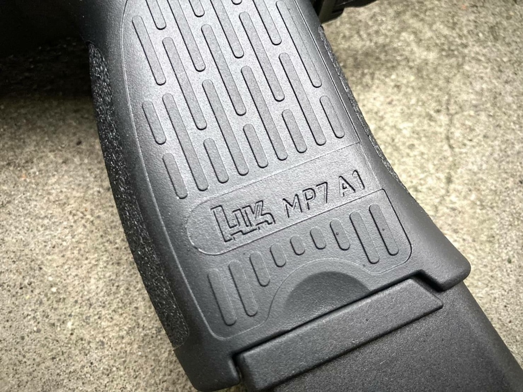 VFC UMAREX HK MP7A1 NAVY V2 授權刻字GBB衝鋒槍 台北槍店 生存遊戲專賣 義勇兵 握把.jpg