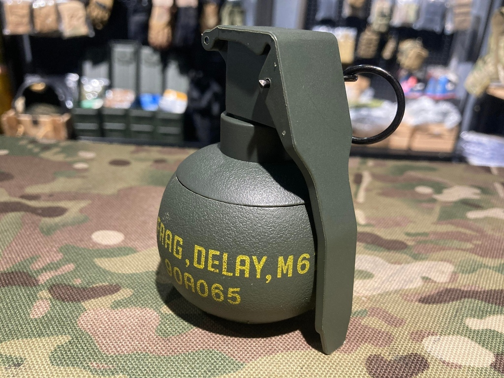 M67 玩具手榴彈 蘋果 彈簧動力 撞擊式 台北槍店 生存遊戲專賣 義勇兵 軍綠 側.jpg