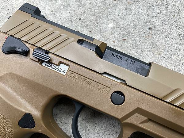 VFC Umarex Sig Sauer P320 M18 原廠授權軍用瓦斯戰術手槍 台北槍店 生存遊戲專賣店 義勇兵 輕量聚合物槍身.jpg